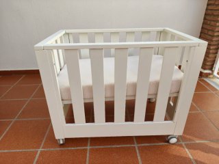 Minicuna blanca con ruedas Look at me