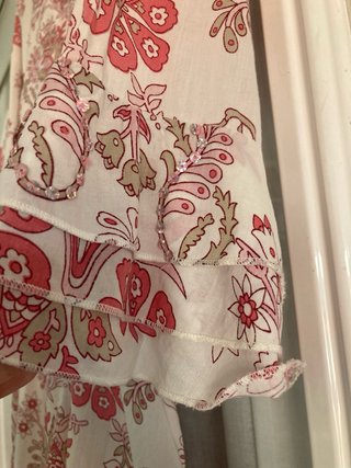 Vestido estampado floral rosa y blanco