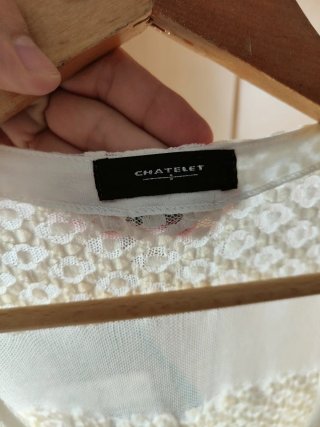 Vestido blanco texturizado con chaqueta a juego
