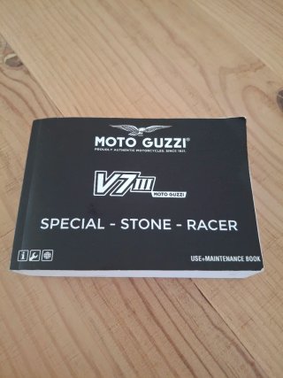 Moto Guzzi V7 III Stone Verde