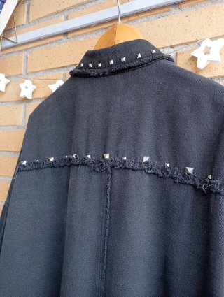 Cazadora vaquera Zara negra tachuelas talla S y M