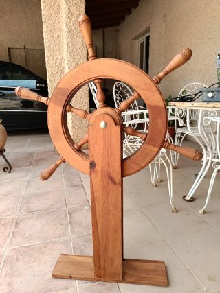 Timón decorativo de madera