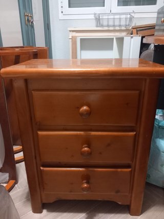 Mesa de noche provenzal madera miel