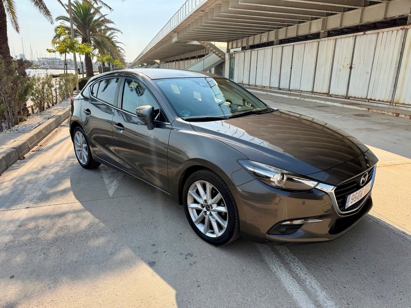 Mazda 3 Luxury - foto 1