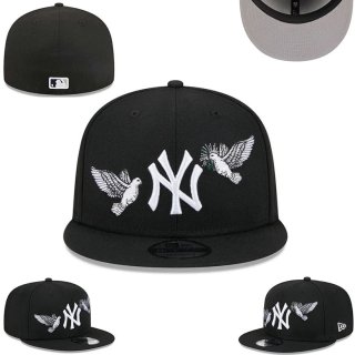 Gorra New Era Yankees Negra con Palomas