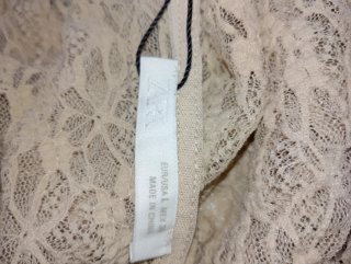 Blusa Zara beige con abalorios T. L