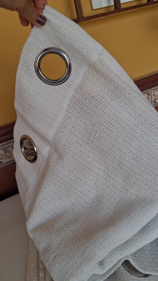 2 Cortinas Blancas Perforadas con Ojales 1'45x2'50
