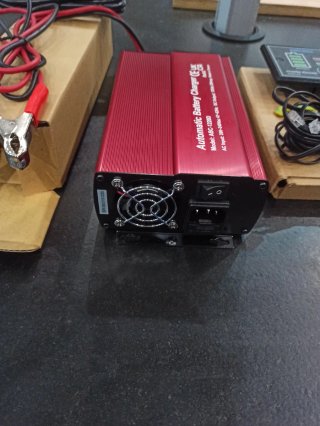 Convertidor 2000W y Cargador Batería 12V 20A