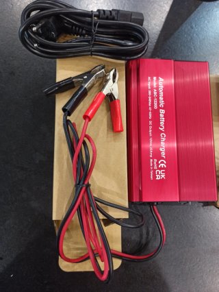 Convertidor 2000W y Cargador Batería 12V 20A