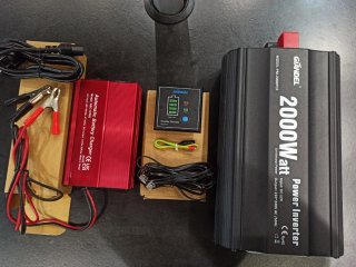 Convertidor 2000W y Cargador Batería 12V 20A