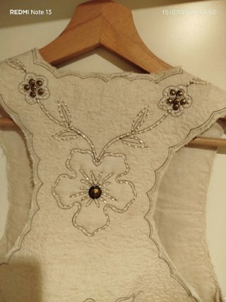 Chaleco Sfera bordado beige talla M