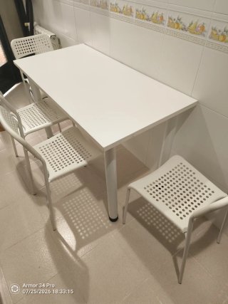 Mesa de cocina blanca