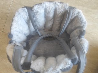 Bolso para mascotas gris y cama