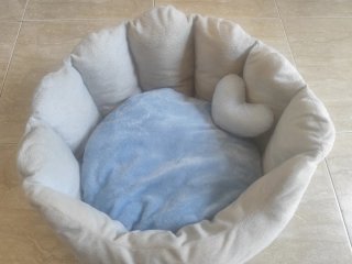 Bolso para mascotas gris y cama