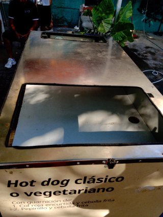 Carrito para vender perritos calientes con ruedas