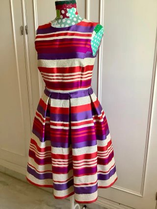 Vestido Carolina Herrera Rayas Morado Rojo