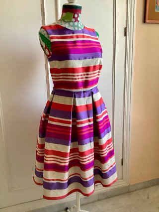 Vestido Carolina Herrera Rayas Morado Rojo