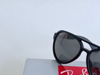 Gafas de sol Ray-Ban Polarizadas Negras y Dorado