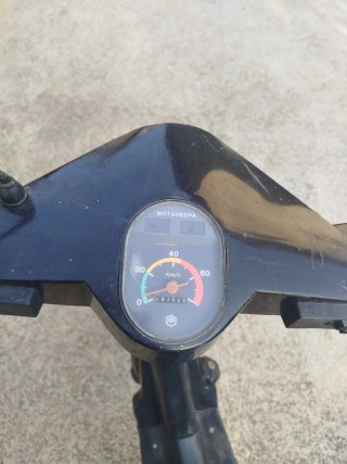 Moto Enduro/Off-Road Negra y Amarilla