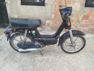 Moto Enduro/Off-Road Negra y Amarilla
