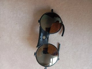Gafas de sol Julbo negras y marrones