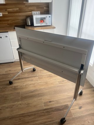mesa plegable de marca Wilkhahn, modelo Timetable