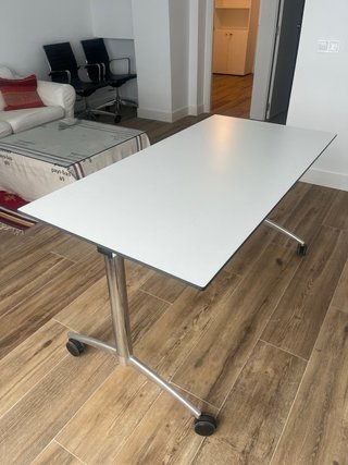 mesa plegable de marca Wilkhahn, modelo Timetable
