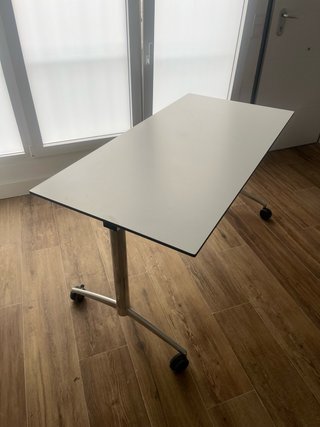 mesa plegable de marca Wilkhahn, modelo Timetable