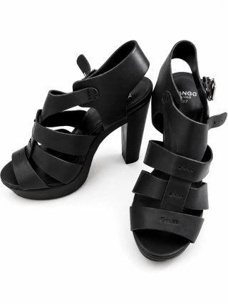 Sandalias negras de tacón