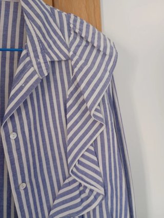 Camisa Bershka rayas volantes