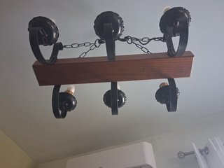 Lámpara rústica metal y madera