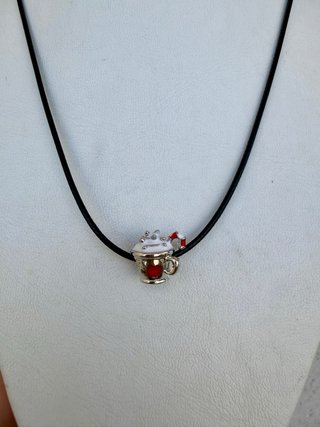 Collar de cordón negro con Charm de bebida dulce