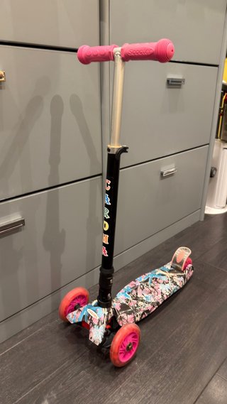 Patinete Caroma para niña con luces en las 4ruedas