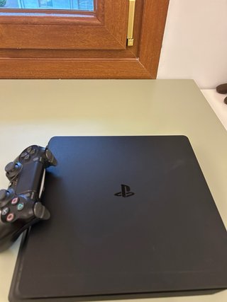 Consola PS4 + 6 Juegos
