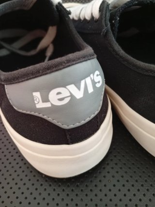 Zapatillas Levi's Negras y Blancas