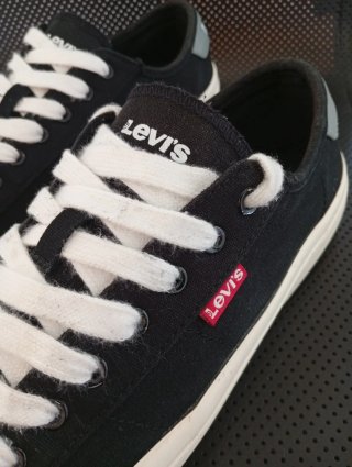 Zapatillas Levi's Negras y Blancas