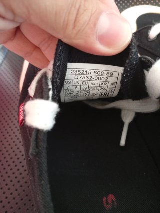 Zapatillas Levi's Negras y Blancas