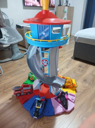 Torre Patrulla Canina con vehículos
