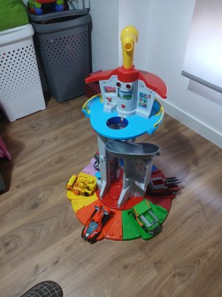 Torre Patrulla Canina con vehículos