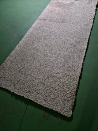 Alfombra beige de lana medidas 315 x 140 cm