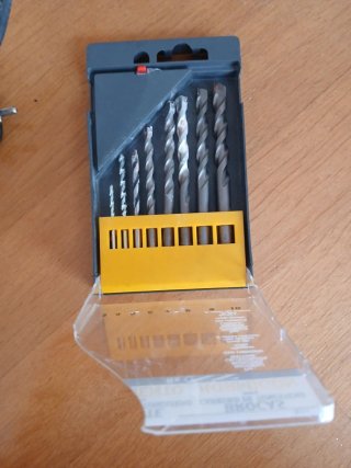 Taladro percutor 500W + brocas
