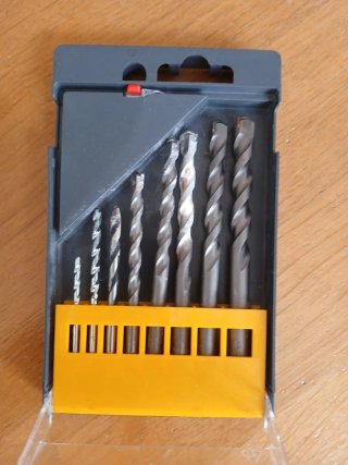 Taladro percutor 500W + brocas