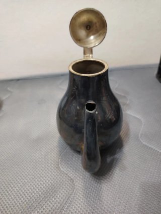 Tetera antigua de plata
