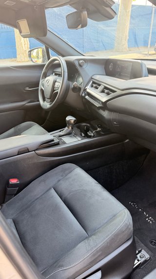 Lexus UX 2022