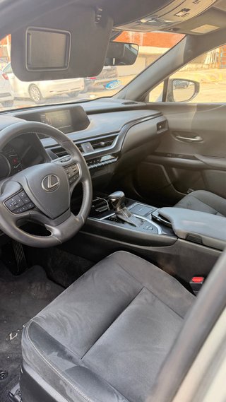 Lexus UX 2022