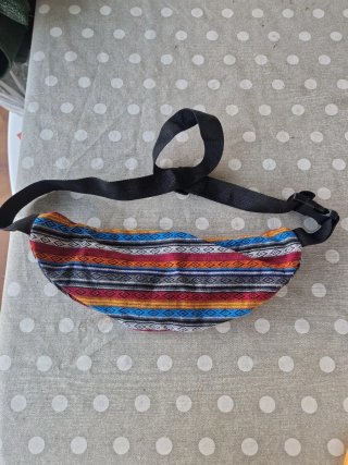 Riñonera de tela con cremallera