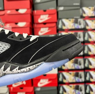 Jordan 5 Metallic Black