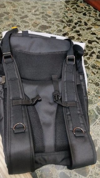 Mochila multiuso amarilla y negra