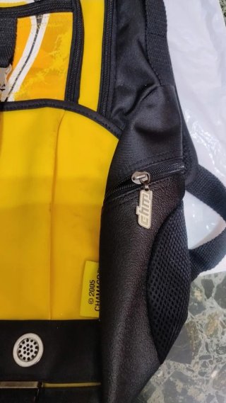 Mochila multiuso amarilla y negra