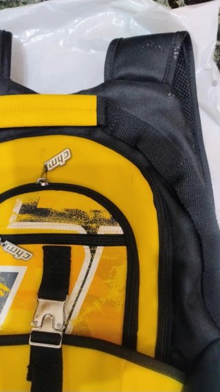 Mochila multiuso amarilla y negra
